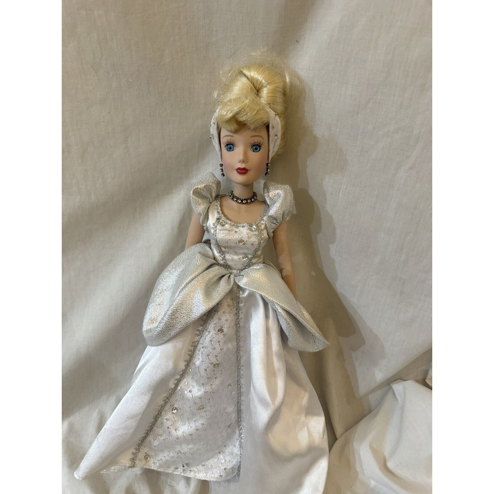 Disney Princess‎ Cinderella Porcelain Keepsake Doll Holiday Jewels Brass Key